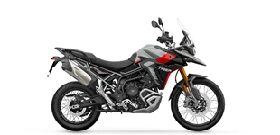 BMW F 900 GS 2025 vs Triumph Tiger 900 Rally Pro 2024 BMW F 900 GS 2025 vs Triumph Tiger 900 Rally Pro 2024