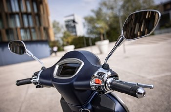 Vespa GTS 300 Super Tech 2024 - Bild 9
