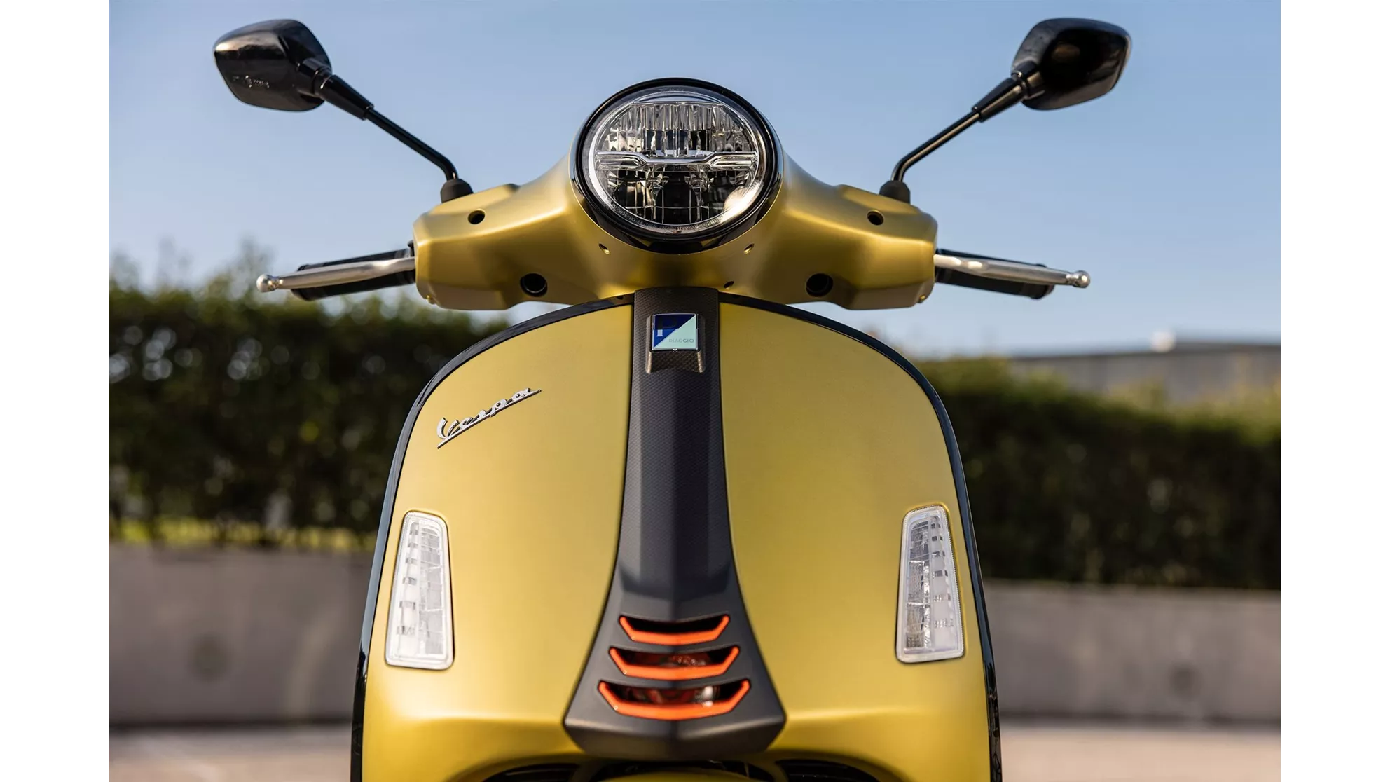 Vespa GTS 300 Super Sport - Image 8 Vespa GTS 300 Super Sport - Image 8