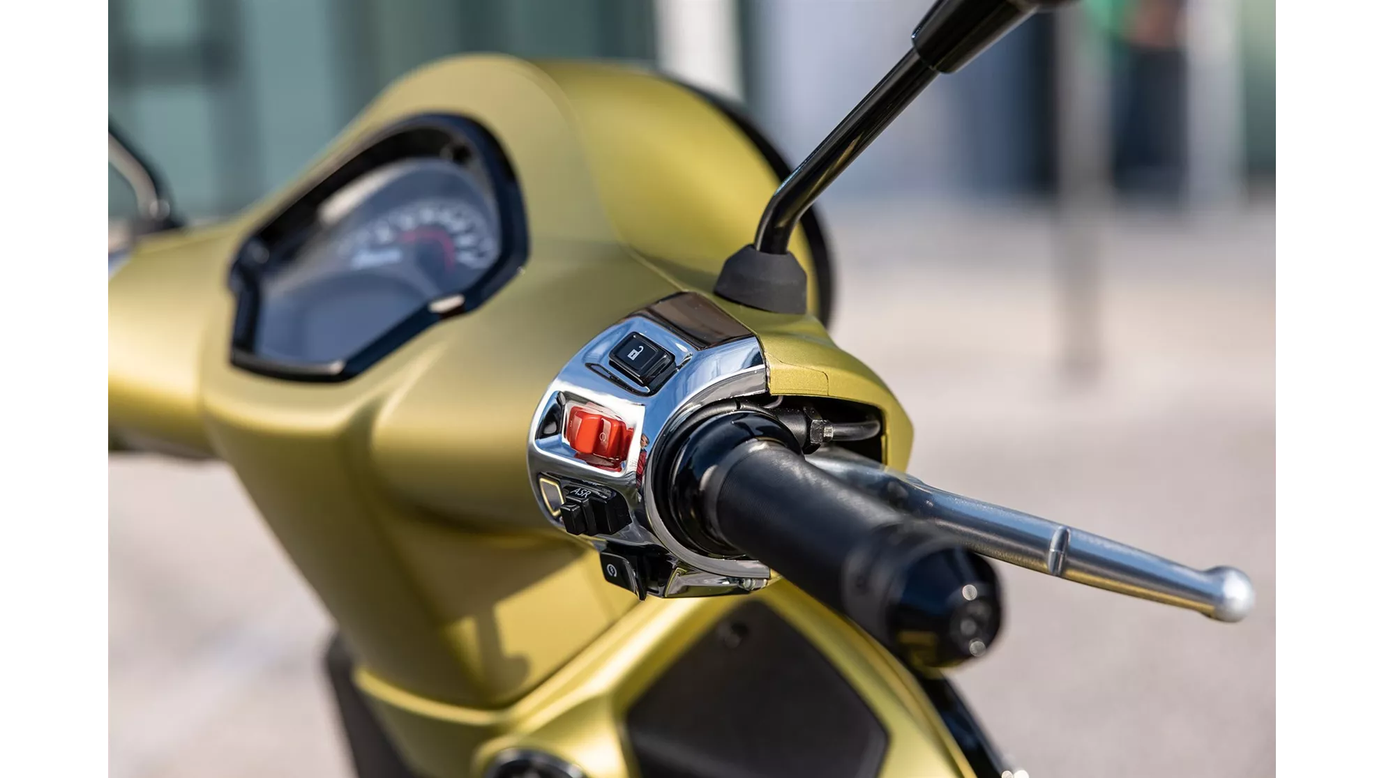 Vespa GTS 300 Super Sport - Image 10 Vespa GTS 300 Super Sport - Image 10