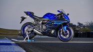 Confronto Tra Moto Yamaha MT 125 2025 VS Yamaha R7 2024