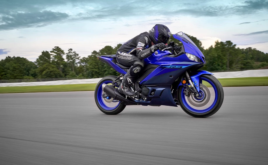 Yamaha R3 Bild 12: Yamaha R3