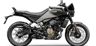 KTM 125 Duke 2015 vs Husqvarna Svartpilen 125 2024