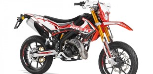 Rieju MRT 50 SM PRO 2024 vs Sherco 300 SE Factory 2023 Rieju MRT 50 SM PRO 2024 vs Sherco 300 SE Factory 2023