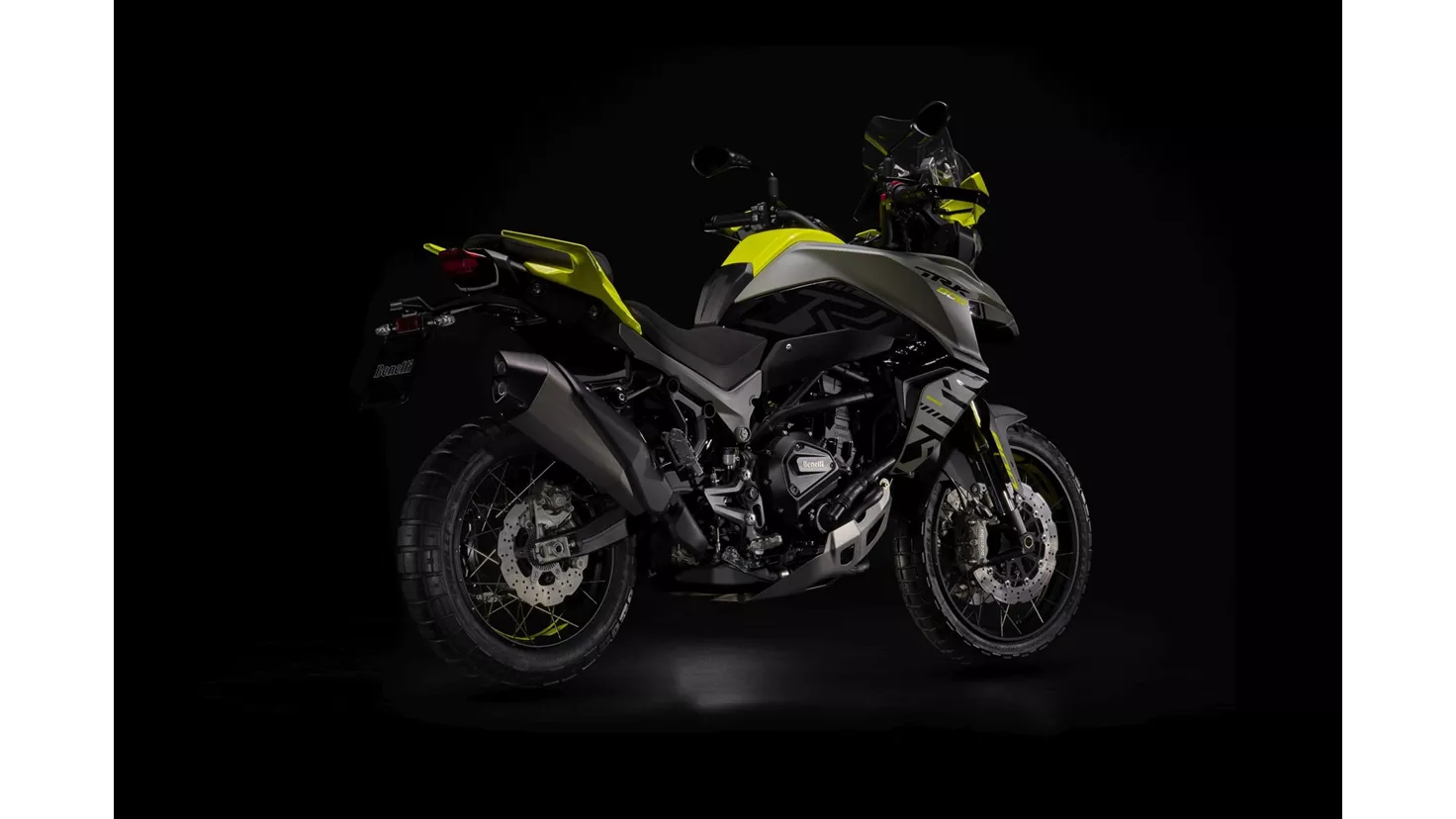 Benelli TRK 800 - technical data, prices, reviews