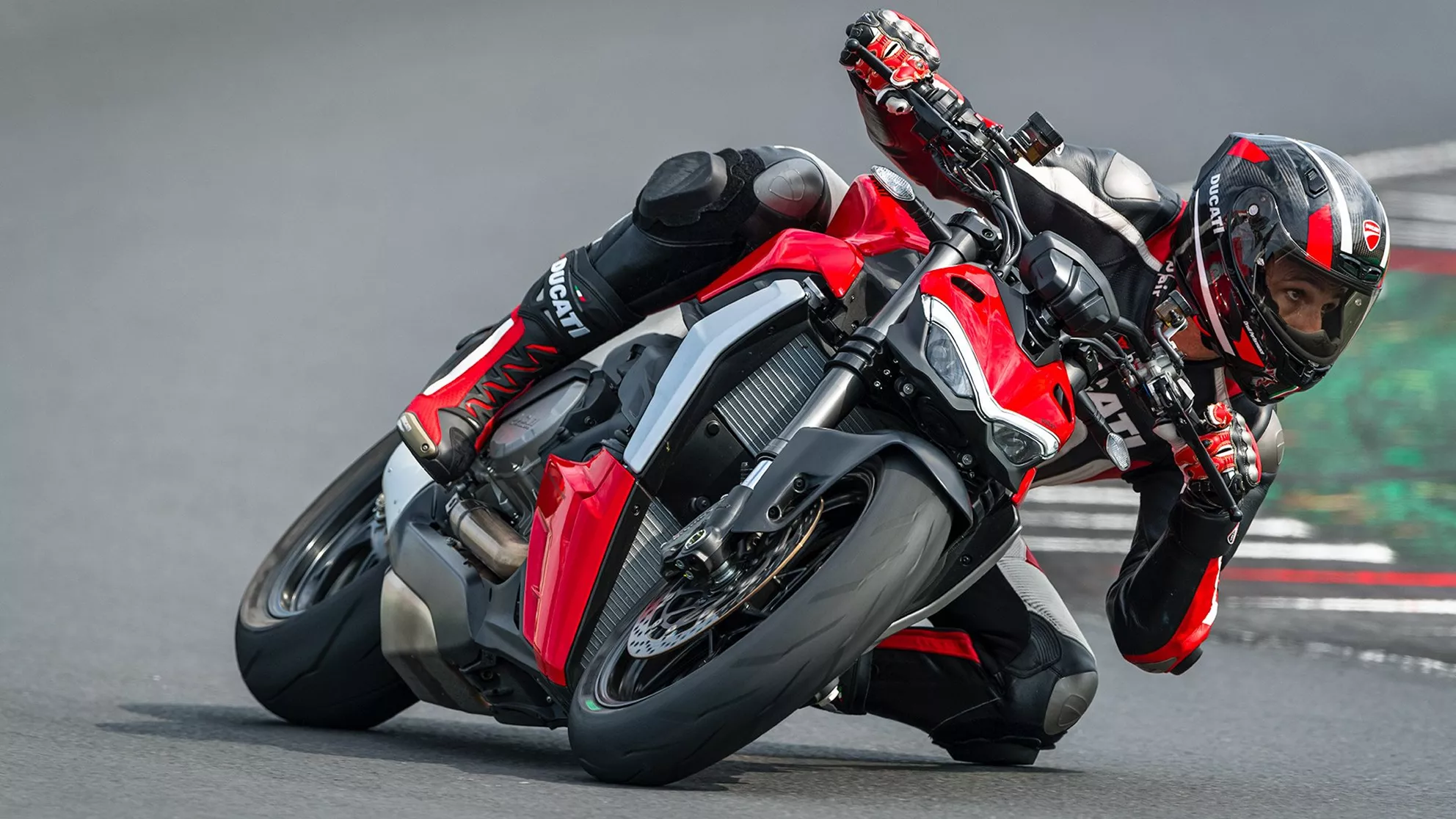 Ducati Streetfighter V2 - Kép 2
