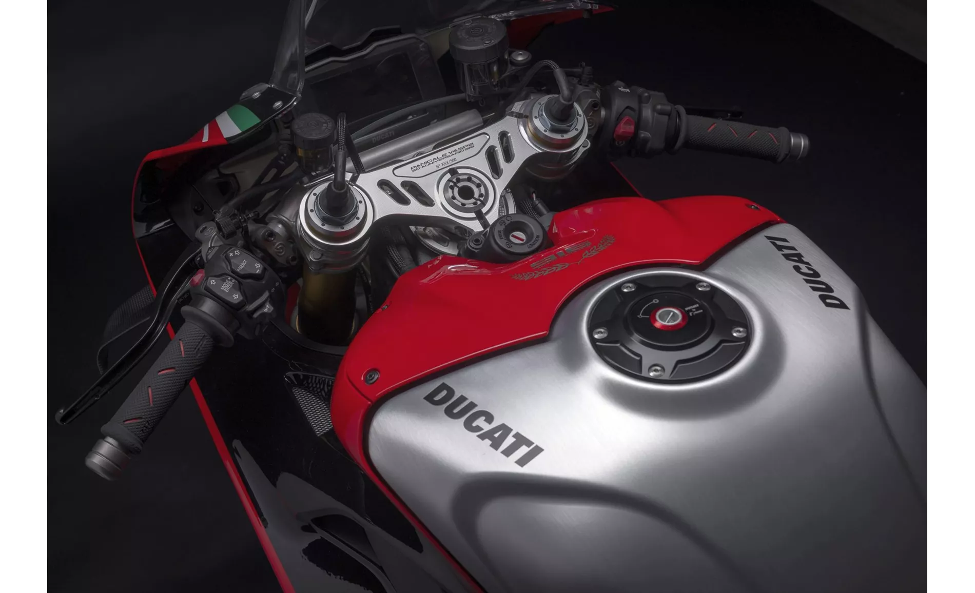 Ducati Panigale V4 SP2 30° Anniversario 916 2024 Ducati Panigale V4 SP2 30° Anniversario 916 2024