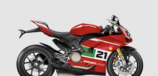 Ducati Panigale V2 Bayliss Edition 2024 vs Ducati Panigale V2 2025