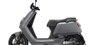 NIU NQi Sport 2024 vs Yamaha NEOs 50 2009 NIU NQi Sport 2024 vs Yamaha NEOs 50 2009