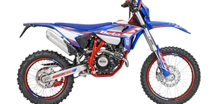 Beta RR Motard 125 4T LC 2016 vs Beta RR 4T 125 R 2024 Beta RR Motard 125 4T LC 2016 vs Beta RR 4T 125 R 2024