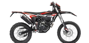 Beta RR Motard 125 4T 2011 vs Beta RR 4T 125 T 2024 Beta RR Motard 125 4T 2011 vs Beta RR 4T 125 T 2024