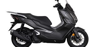 Yamaha TMAX 2018 vs Voge SR1 125i ABS 2024