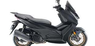 Zontes 125 D 2024 vs Yamaha NMAX 125 Tech MAX 2025 Zontes 125 D 2024 vs Yamaha NMAX 125 Tech MAX 2025