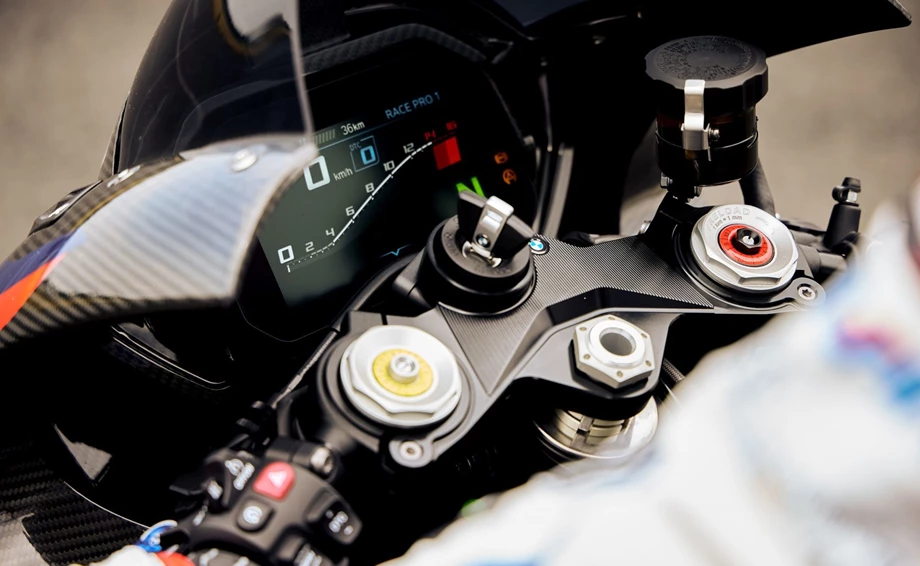 BMW M 1000 RR Bild 12: BMW M 1000 RR