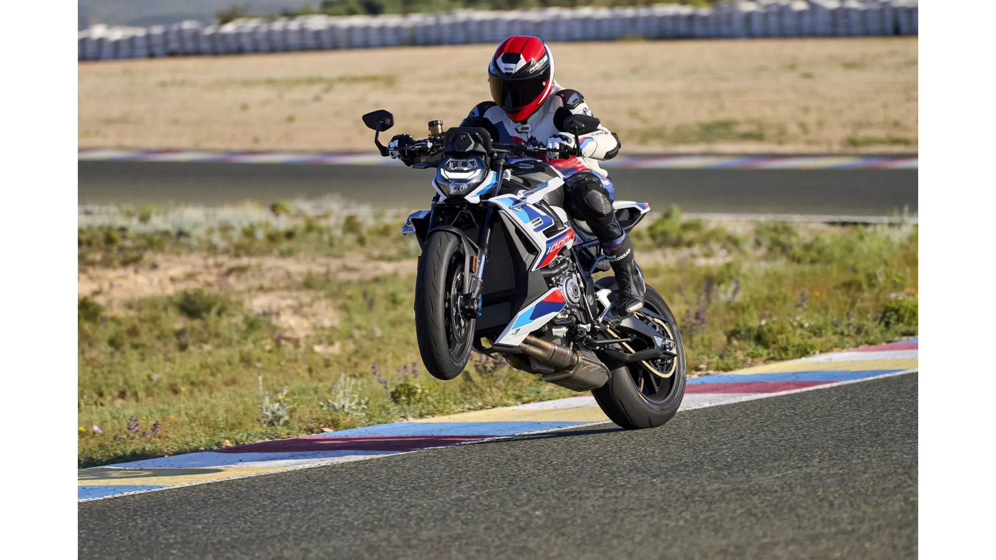 BMW M 1000 R 2024 - Image 75 BMW M 1000 R 2024 - Image 75