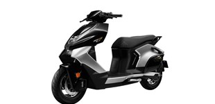 ZEEHO AE8 S+ 2024 vs Honda SH300i 2007