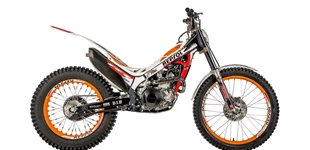 Montesa Cota 301RR Race Replica 2025 vs Montesa Cota 301RR Race Replica 2024 Montesa Cota 301RR Race Replica 2025 vs Montesa Cota 301RR Race Replica 2024