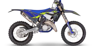 Sherco 125 SE Factory 2024 vs Sur-Ron Lightbee X-Version 2024 Sherco 125 SE Factory 2024 vs Sur-Ron Lightbee X-Version 2024