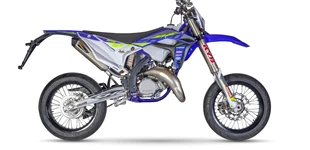 Sherco 125 2T SM FACTORY 2024 vs Beta RR Motard 125 R 2025 Sherco 125 2T SM FACTORY 2024 vs Beta RR Motard 125 R 2025