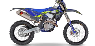 Sherco 300 SEF Factory 2024 vs Sherco 300 ST Factory Replica 2024 Sherco 300 SEF Factory 2024 vs Sherco 300 ST Factory Replica 2024