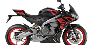 Aprilia Tuono 660 Factory 2024 vs Triumph Trident 800 2026 Aprilia Tuono 660 Factory 2024 vs Triumph Trident 800 2026