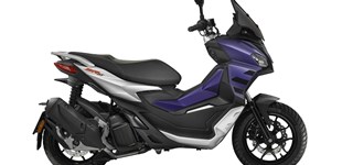 Piaggio Medley 125 S 2021 vs Aprilia SR GT 200 2024