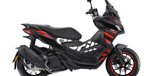 Aprilia SR GT Sport 125 2022 vs Aprilia SR GT Replica 125 2024