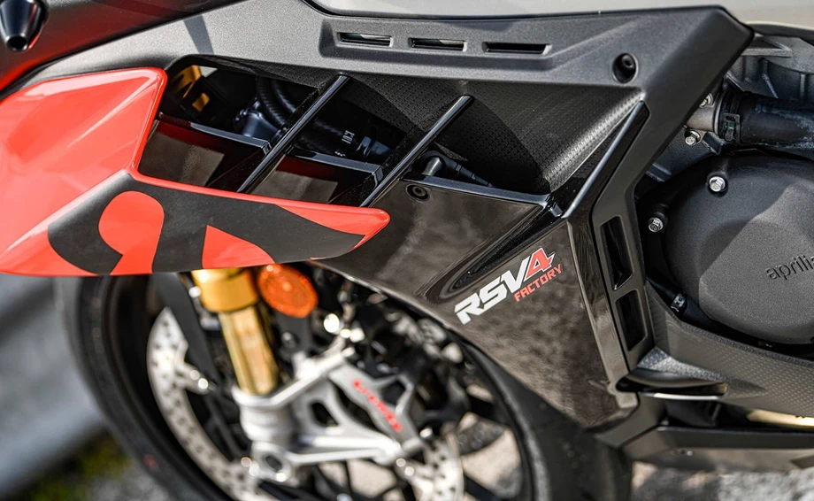 Aprilia RSV4 1100 Factory Bild 2: Aprilia RSV4 1100 Factory