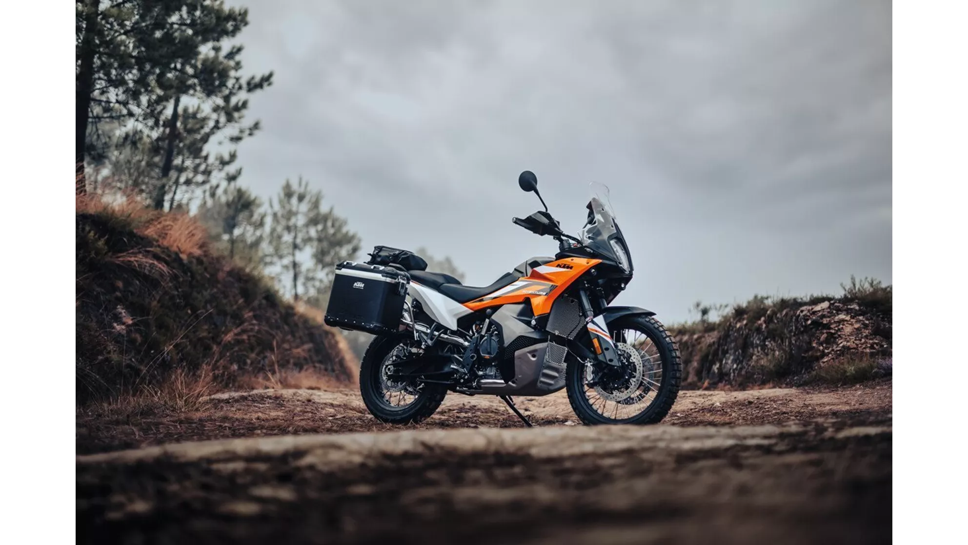 KTM 890 Adventure - Image 2 KTM 890 Adventure - Image 2