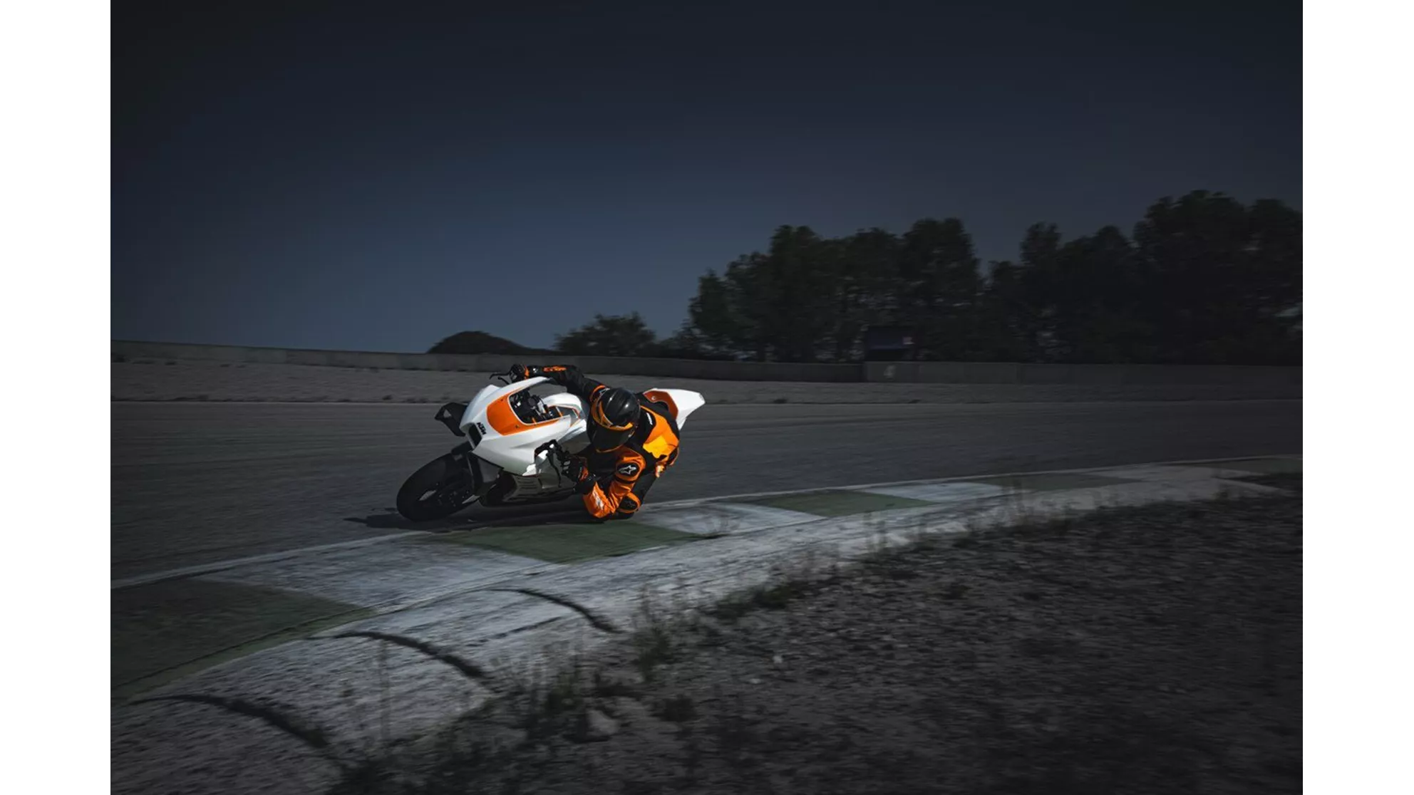 KTM RC 8C - Image 4 KTM RC 8C - Image 4