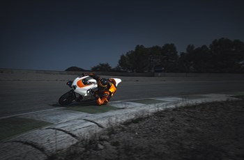 KTM RC 8C 2025 - Bild 7