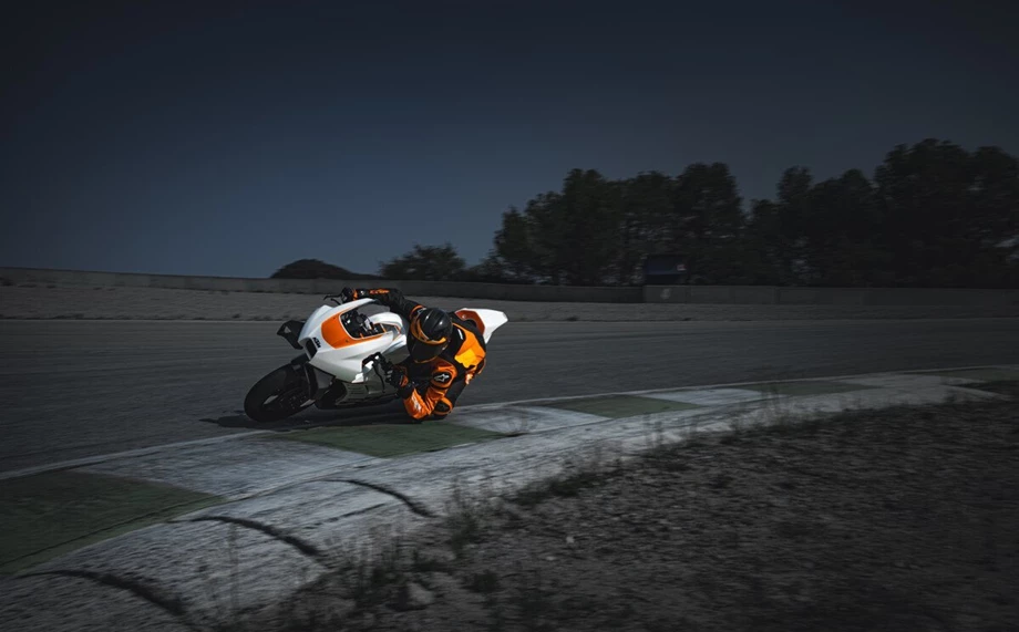 KTM RC 8C Bild 6: KTM RC 8C