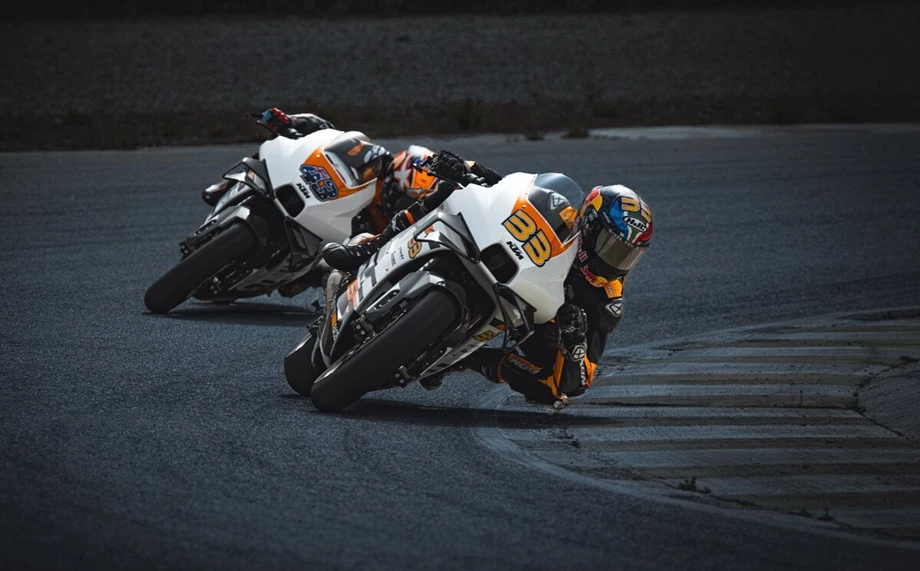 KTM RC 8C Bild 9: KTM RC 8C