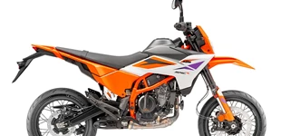 Beta RR Motard 125 4T LC 2022 vs KTM 390 SMC R 2025 Beta RR Motard 125 4T LC 2022 vs KTM 390 SMC R 2025