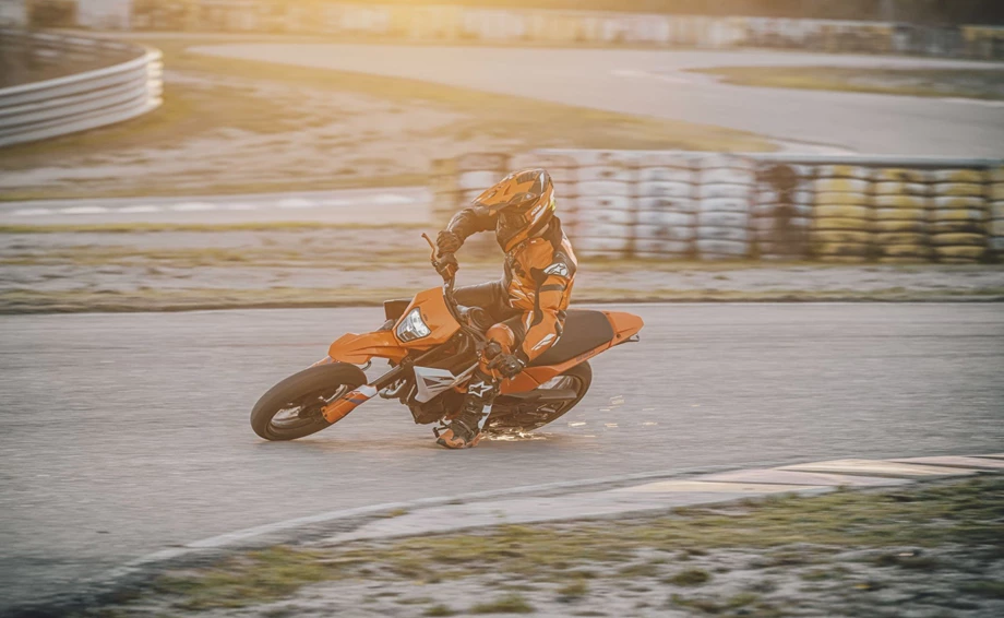 KTM 390 SMC R Bild 7: KTM 390 SMC R