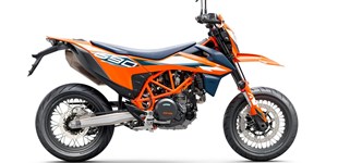 KTM 690 SMC R 2026 vs KTM 690 SMC R 2025