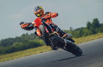 KTM 690 SMC R 2025 - Bild 4