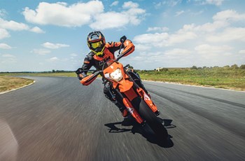 KTM 690 SMC R 2025 - Bild 5