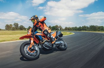 KTM 690 SMC R 2025 - Bild 10
