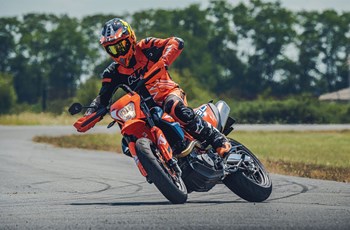 KTM 690 SMC R 2025 - Bild 13