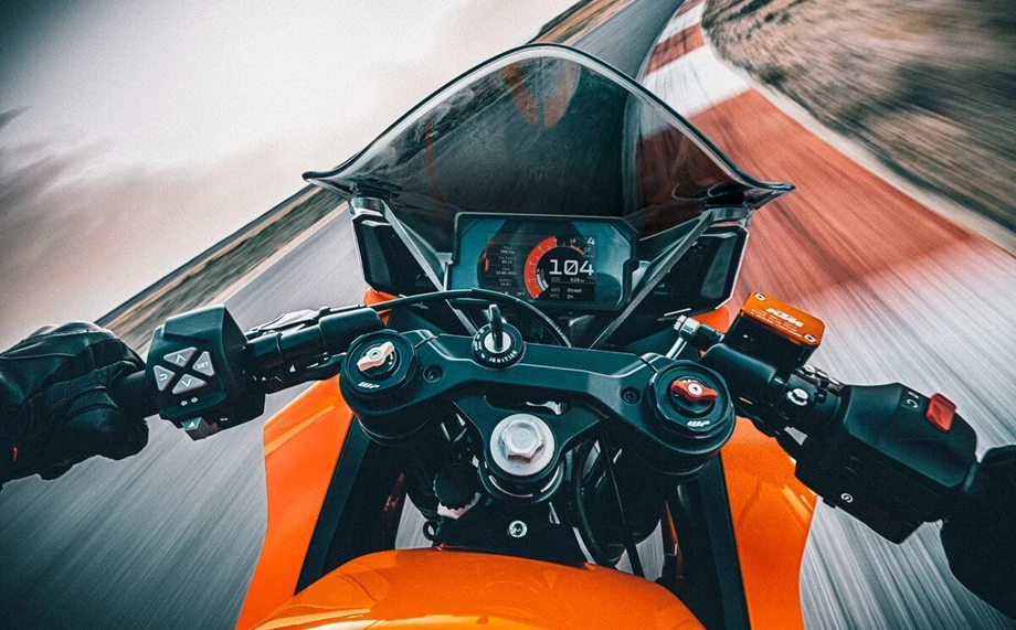 KTM RC 390 Bild 6: KTM RC 390