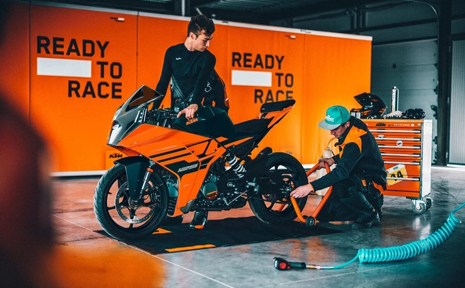 KTM RC 125 Bild 5: KTM RC 125