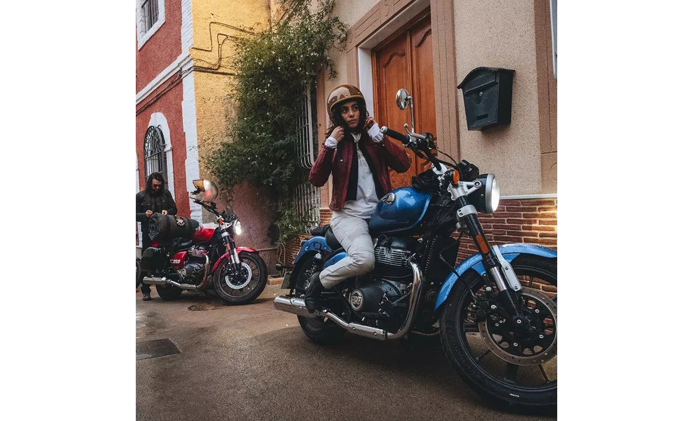 Royal Enfield Super Meteor 650 2025 vs Royal Enfield Shotgun 650 2024