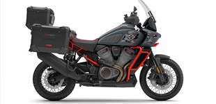 Moto Guzzi Stelvio Duecento Tributo 2025 vs Harley-Davidson CVO Pan America 2025