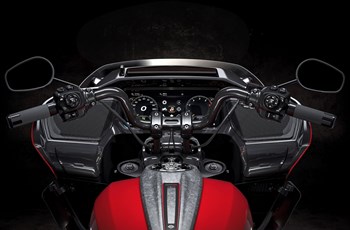 Harley-Davidson CVO Road Glide ST FLTRXSTSE 2025 - Bild 15 Harley-Davidson CVO Road Glide ST FLTRXSTSE 2025 - Bild 15
