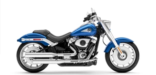 Harley-Davidson Softail Breakout FXSB 2017 vs Harley-Davidson Fat Boy 117 2025 Harley-Davidson Softail Breakout FXSB 2017 vs Harley-Davidson Fat Boy 117 2025