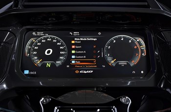 Harley-Davidson CVO Road Glide FLTRXSE 2025 - Bild 11