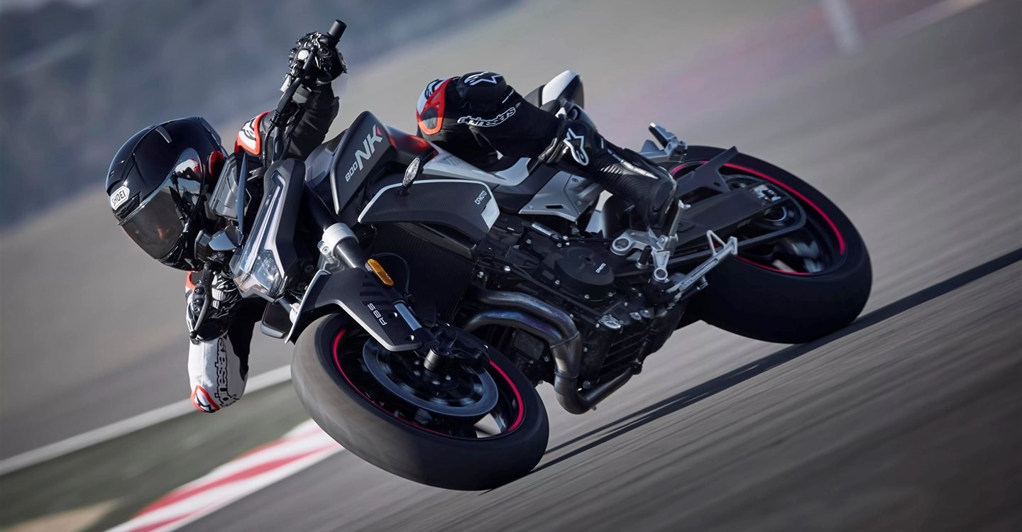 CFMOTO 800NK Sport