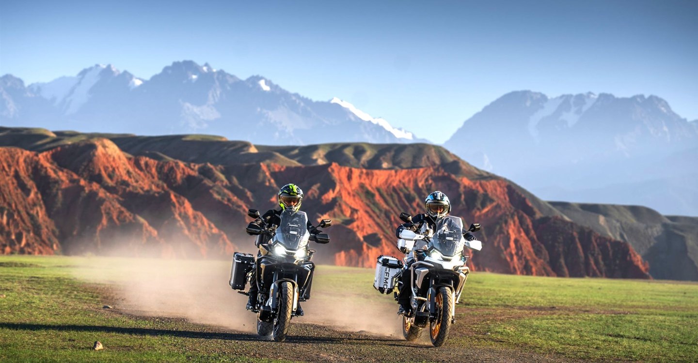 CFMOTO 700MT