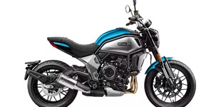 CFMOTO 700CL-X HERITAGE 2025 vs QJ Motor SRT 700 SX 2025